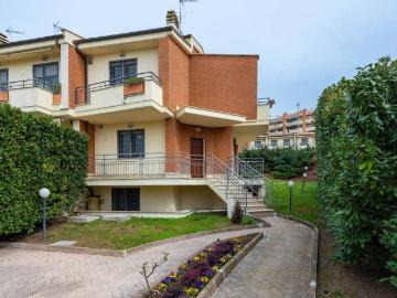 Prestigiosa villa di 158 mq in vendita, Via Lina Buffolente, Roma, Lazio