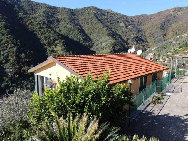 Prestigiosa villa di 170 mq in vendita Avegno, Italia