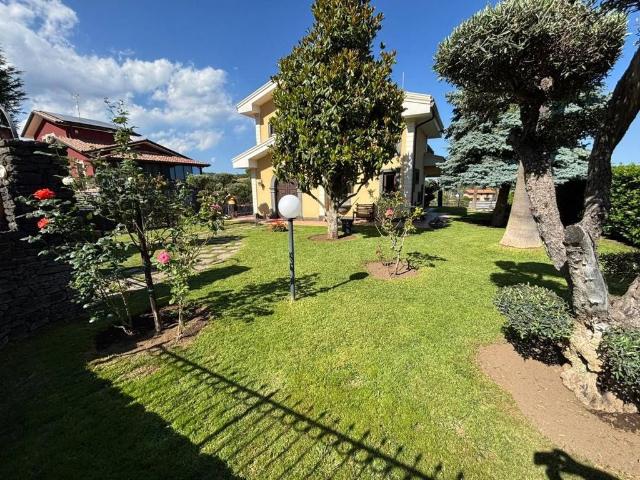 Prestigiosa villa di 186 mq in vendita Via Leonardo Sciascia, Nicolosi, Sicilia