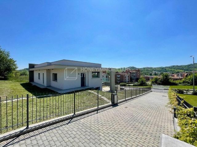 Prestigiosa villa di 200 mq in vendita, Via Giovannino Guareschi, Salsomaggiore Terme, Emilia Romagna