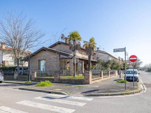 Esclusiva villa di 210 mq in vendita Via C. Flammarion, 14, Ravenna, Emilia Romagna