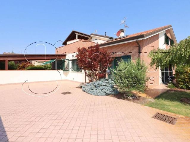 Prestigiosa villa di 210 mq in vendita Via Lucio Federico Mongardi, Ferrara, Emilia Romagna