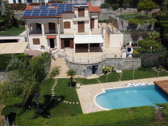 Prestigiosa villa di 220 mq in vendita Sanremo, Italia