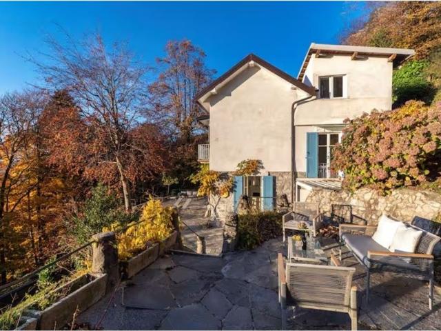 Prestigiosa villa di 230 mq in vendita Brunate, Italia