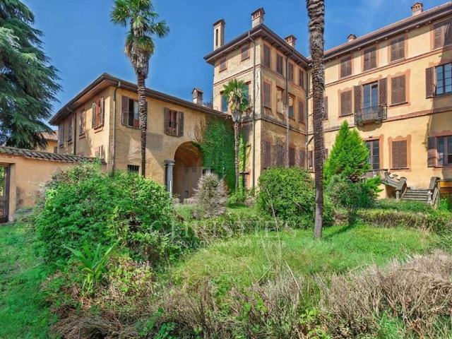 Prestigiosa villa di 2400 mq in vendita, Via Giuseppe Parini, 9, Bulciago, Lombardia