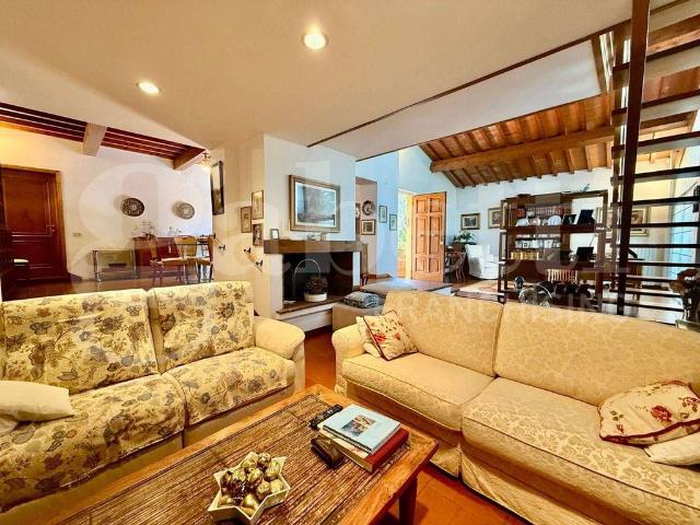 Prestigiosa villa di 240 mq in vendita Sesto Fiorentino, Italia