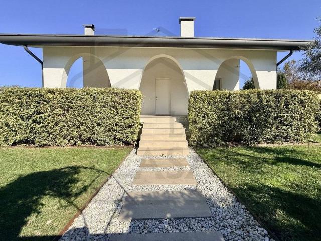 Prestigiosa villa di 250 mq in vendita Via Cadore, Padova, Veneto
