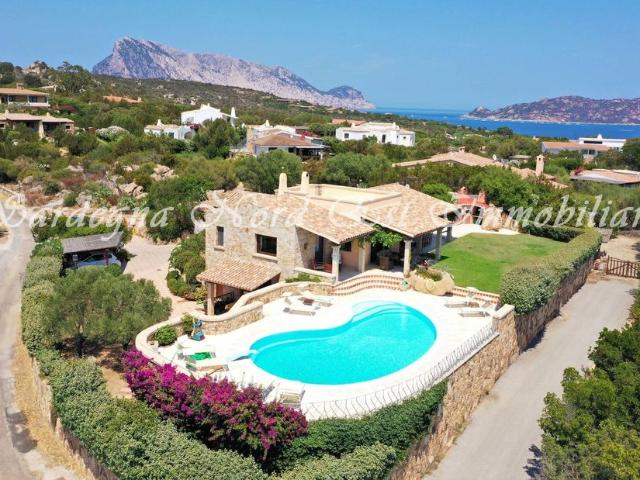 Prestigiosa villa di 250 mq in vendita Cala Ginepro, San Teodoro, Sassari, Sardegna