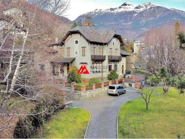 Prestigiosa villa di 255 mq in vendita, Via A. Petigat Abbè, 4, Aosta, Valle d’Aosta