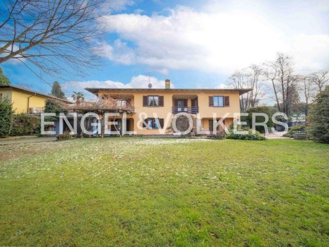 Prestigiosa villa di 264 mq in vendita Via Pietro Mascagni, Azzate, Varese, Lombardia