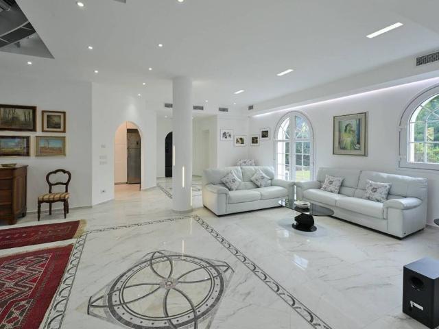 Prestigiosa villa di 269 mq in vendita, Via Cuneo, 15, Arona, Piemonte