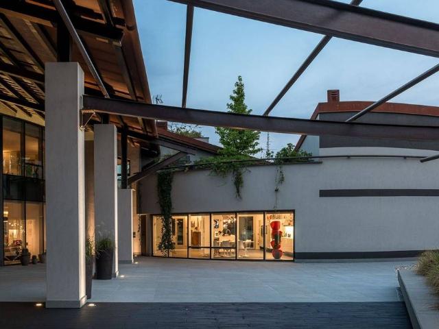 Prestigiosa villa di 2700 mq in vendita, Via Papa Giovanni XXIII, 32, Pontirolo Nuovo, Bergamo, Lombardia