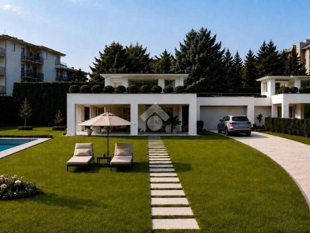 Prestigiosa villa di 275 mq in vendita Via S. Pietro, Casatenovo, Lecco, Lombardia