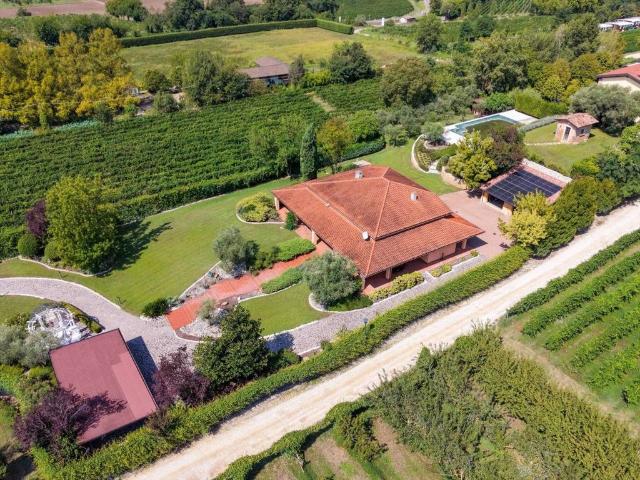 Prestigiosa villa di 279 mq in vendita, Valeggio sul Mincio, Italia