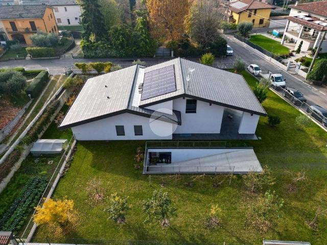 Prestigiosa villa di 300 mq in vendita Via giuseppe garibaldi, Cazzago San Martino, Brescia, Lombardia