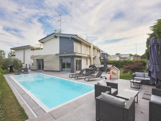 Prestigiosa villa di 300 mq in vendita Via Eliseo Vismara, 78, Arese, Lombardia