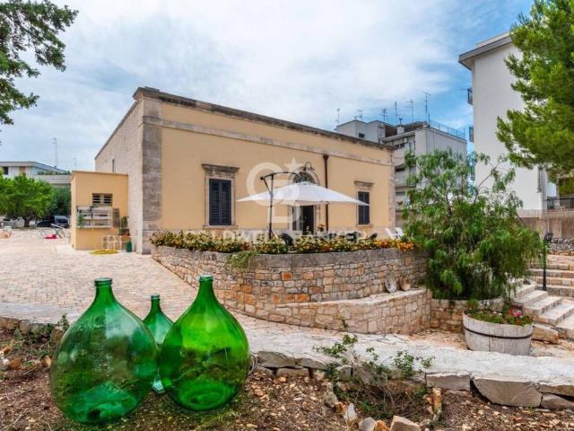Prestigiosa villa di 300 mq in vendita Via Fasano, 5, Locorotondo, Bari, Puglia