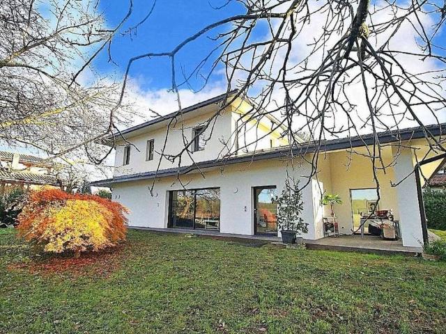 Prestigiosa villa di 300 mq in vendita, via San Gaetano 63, Casatenovo, Lecco, Lombardia
