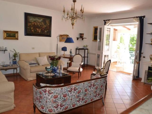Prestigiosa villa di 308 mq in vendita via Narciso, Palermo, Sicilia