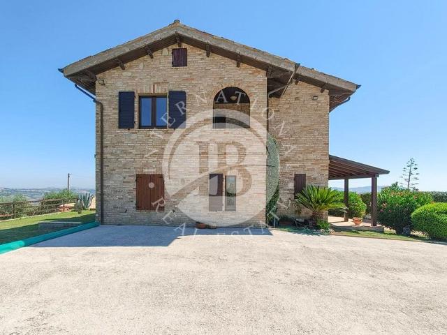 Prestigiosa villa di 330 mq in vendita, Montalto delle Marche, Italia