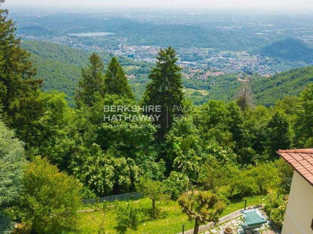 Prestigiosa villa di 335 mq in vendita Brunate, Italia