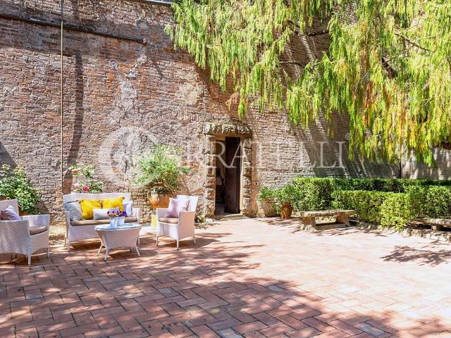 Prestigiosa villa di 34082 mq in vendita Castelfiorentino, Italia