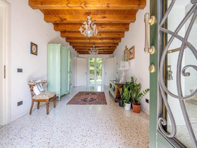 Prestigiosa villa di 340 mq in vendita, Via San Pio X, Paese, Treviso, Veneto