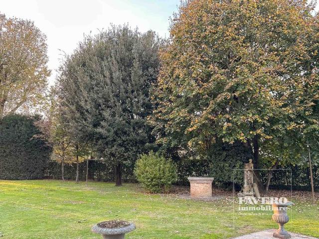 Prestigiosa villa di 340 mq in vendita Mira, Italia