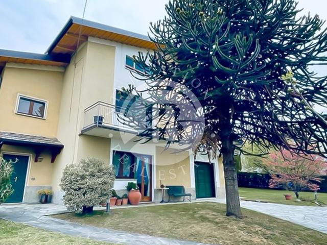 Prestigiosa villa di 360 mq in vendita, Dubino, Italia