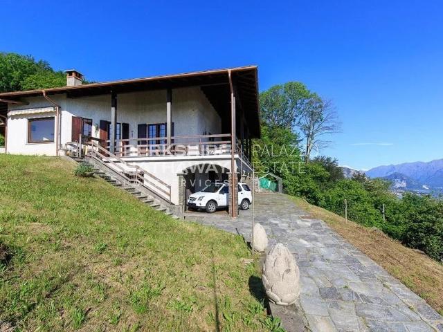 Prestigiosa villa di 360 mq in vendita, Stresa, Italia