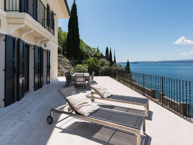 Prestigiosa villa di 440 mq in vendita, Torri del Benaco, Italia