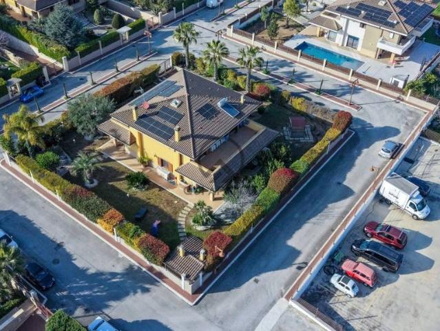 Prestigiosa villa di 363 mq in vendita Via Capirro I, 44, Trani, Puglia