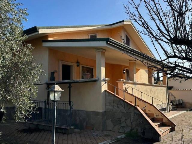 Prestigiosa villa di 370 mq in vendita Via delle Nespole, Roma, Lazio