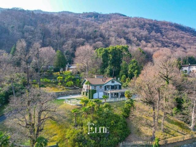 Prestigiosa villa di 371 mq in vendita Strada Vecchia del Sempione, 73, Belgirate, Piemonte
