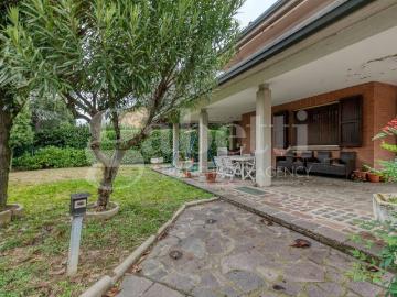 Prestigiosa villa di 376 mq, Via Martiri di Pizzocalvo, 41, San Lazzaro di Savena, Bologna, Emilia Romagna