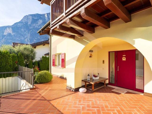 Prestigiosa villa di 386 mq in vendita, Via Feldi, 10, Roverè della Luna, Trentino Alto Adige