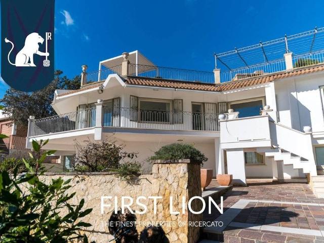 Prestigiosa villa di 388 mq in vendita, Lungomare Cesare Cantù, Nardò, Lecce, Puglia