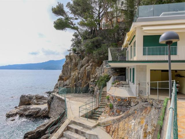 Prestigiosa villa fronte mare in vendita a Zoagli – Una perl. 300m² Zoagli