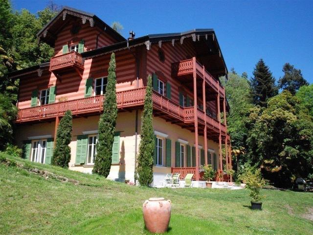 Prestigiosa Villa in vendita a Ghiffa con parco secolare 900m² Ghiffa