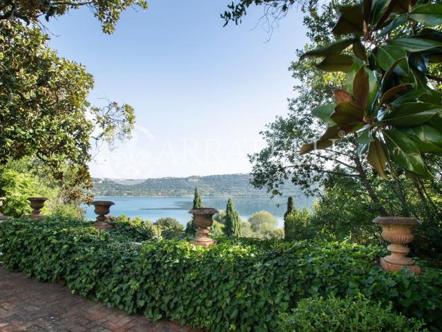 Prestigiosa villa in vendita Castel Gandolfo, Lazio