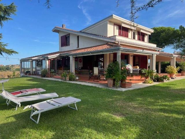 Prestigiosa villa di 330 mq in vendita Coriano, Italia