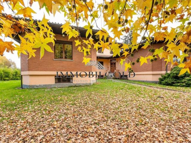 Prestigiosa villa in vendita Strada Statale Ticinese, Varallo Pombia, Novara, Piemonte