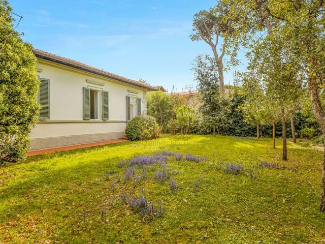 Prestigiosa villa in vendita via Verdi 7, Forte dei Marmi, Lucca, Toscana