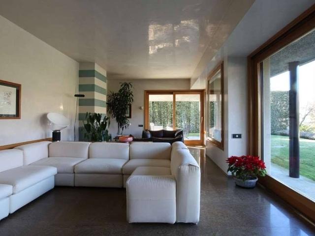 Prestigiosa villa in vendita via volta, Lipomo, Lombardia