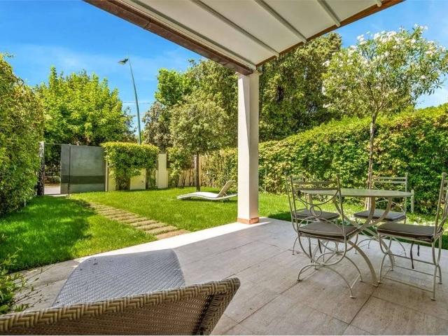 Prestigiosa villa in vendita Via Catalani, 28, Forte dei Marmi, Toscana