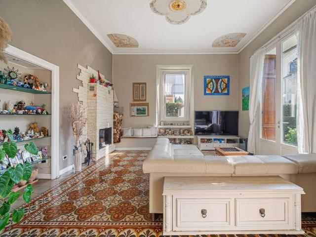 Prestigiosa villa in vendita Via Cesare Cantù, 27, Olgiate Molgora, Lecco, Lombardia