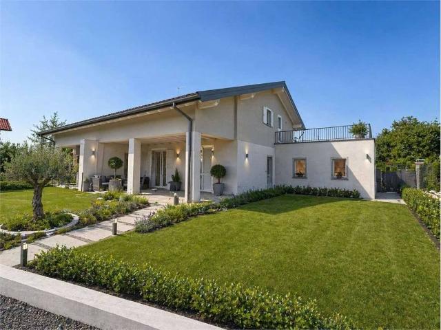Prestigiosa villa in vendita Via Kennedy, Bregnano, Lombardia