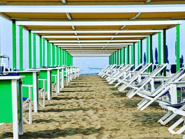 Prestigiosa villa in vendita Via Michelangelo Buobarotti, 97, Forte dei Marmi, Toscana