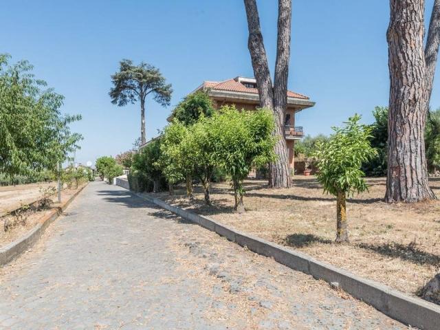 Prestigiosa villa in vendita Via Nettunense, 35, Albano Laziale, Lazio