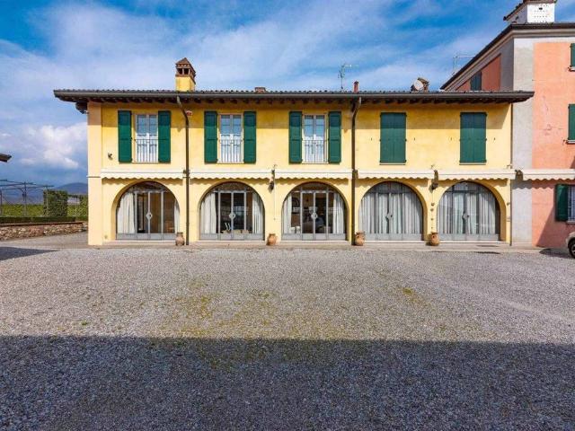 Prestigiosa villa di 746 mq in vendita, Via Risorgimento, 1, Passirano, Lombardia